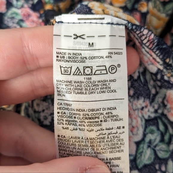 Old Navy Black Floral Short Flutter Sleeve Button-Up Blouse Size Medium‎ - Picture 7 of 7